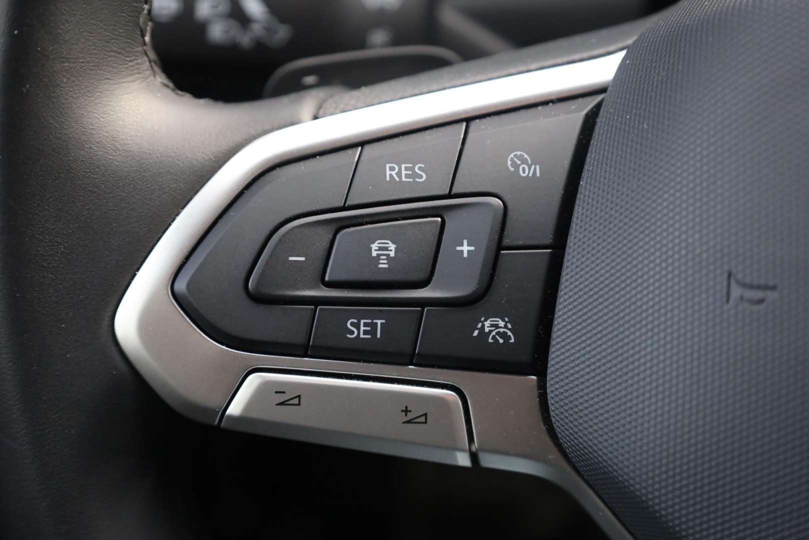 Volkswagen T-Roc R-Line - 2024 - Joinsteer - #16