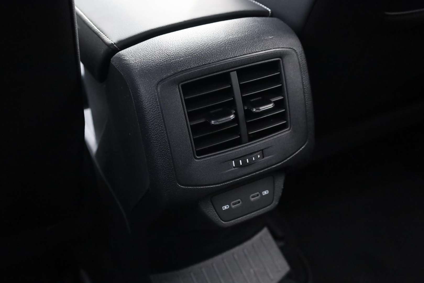 Volkswagen T-Roc R-Line - 2024 - Joinsteer - #38