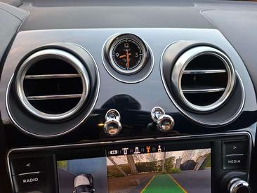Bentley Bentayga V8 Mulliner — photo 32