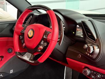 Ferrari 488 — photo 14