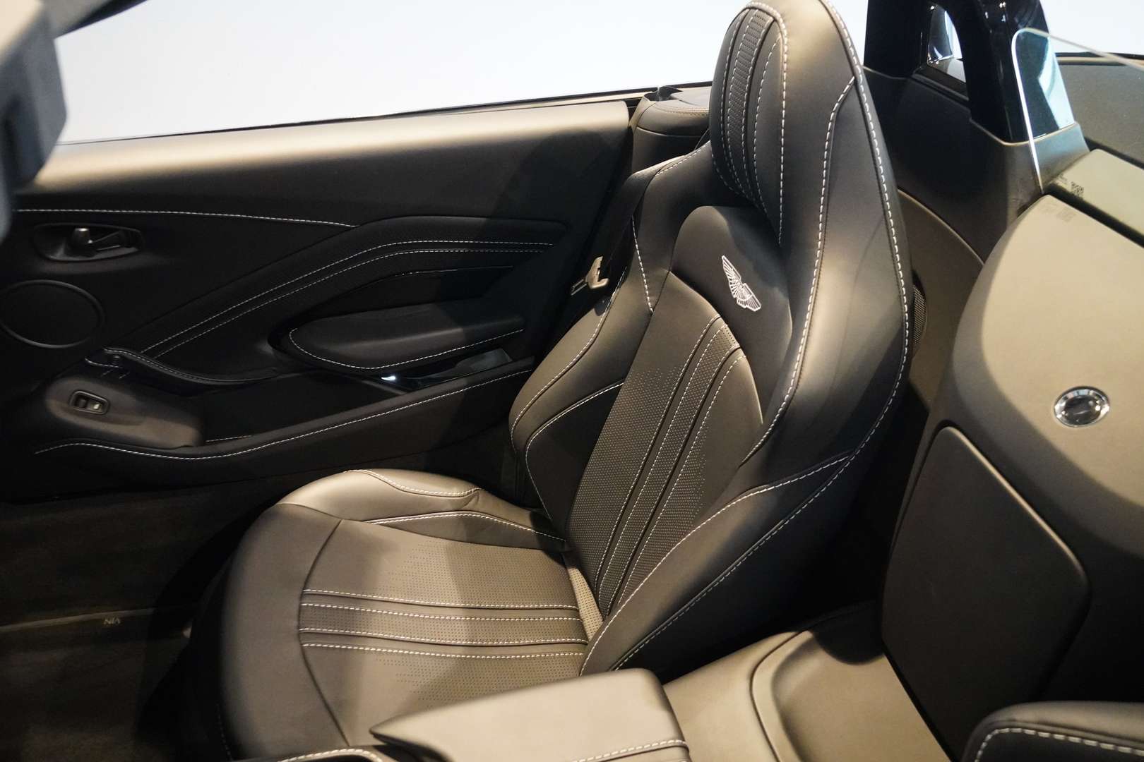 Aston Martin Vantage Roadster V8 4.0 - 2023 - Joinsteer - #9