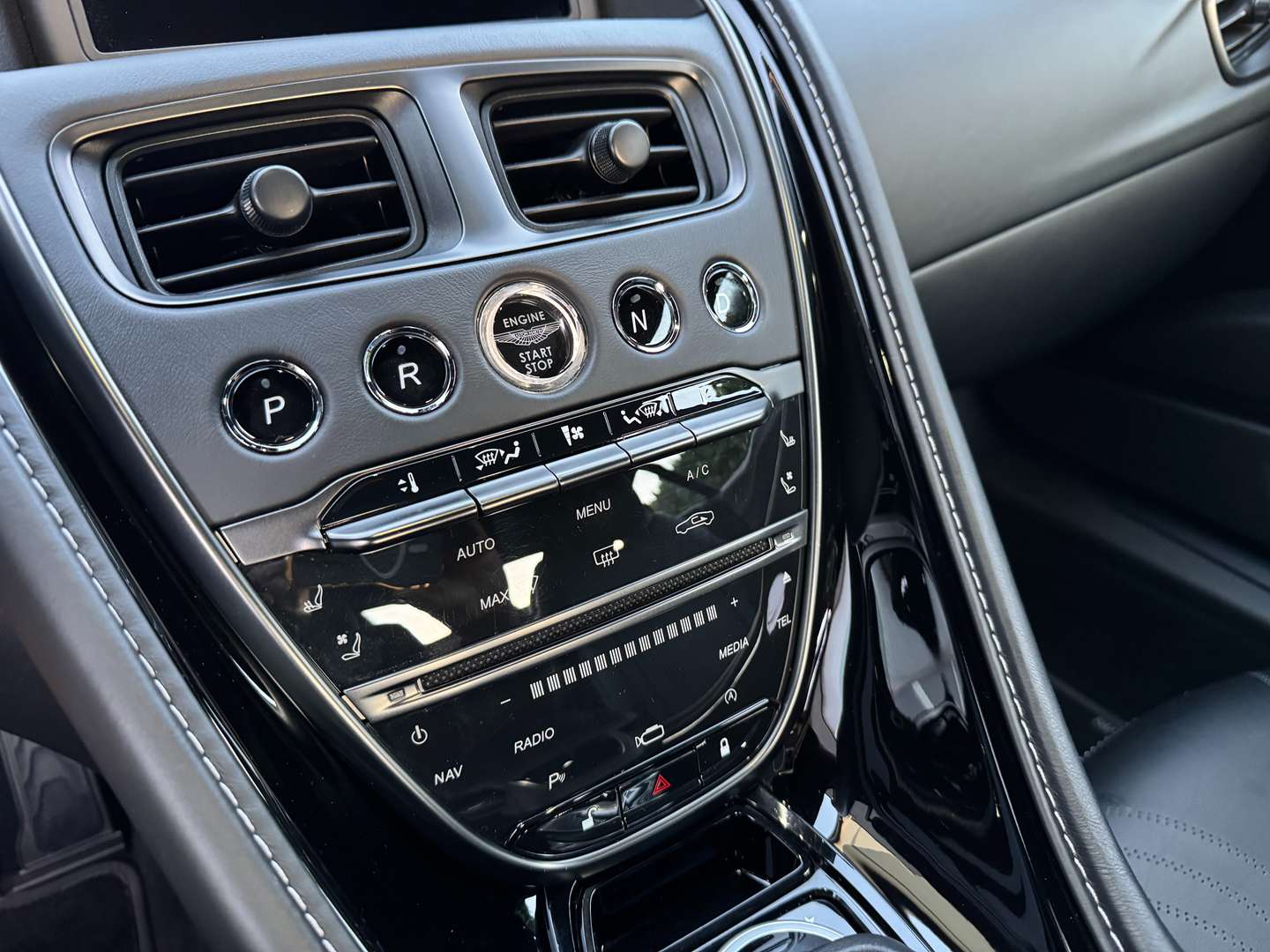 Aston Martin DB11 Coupé V8 - 2019 - Joinsteer - #10