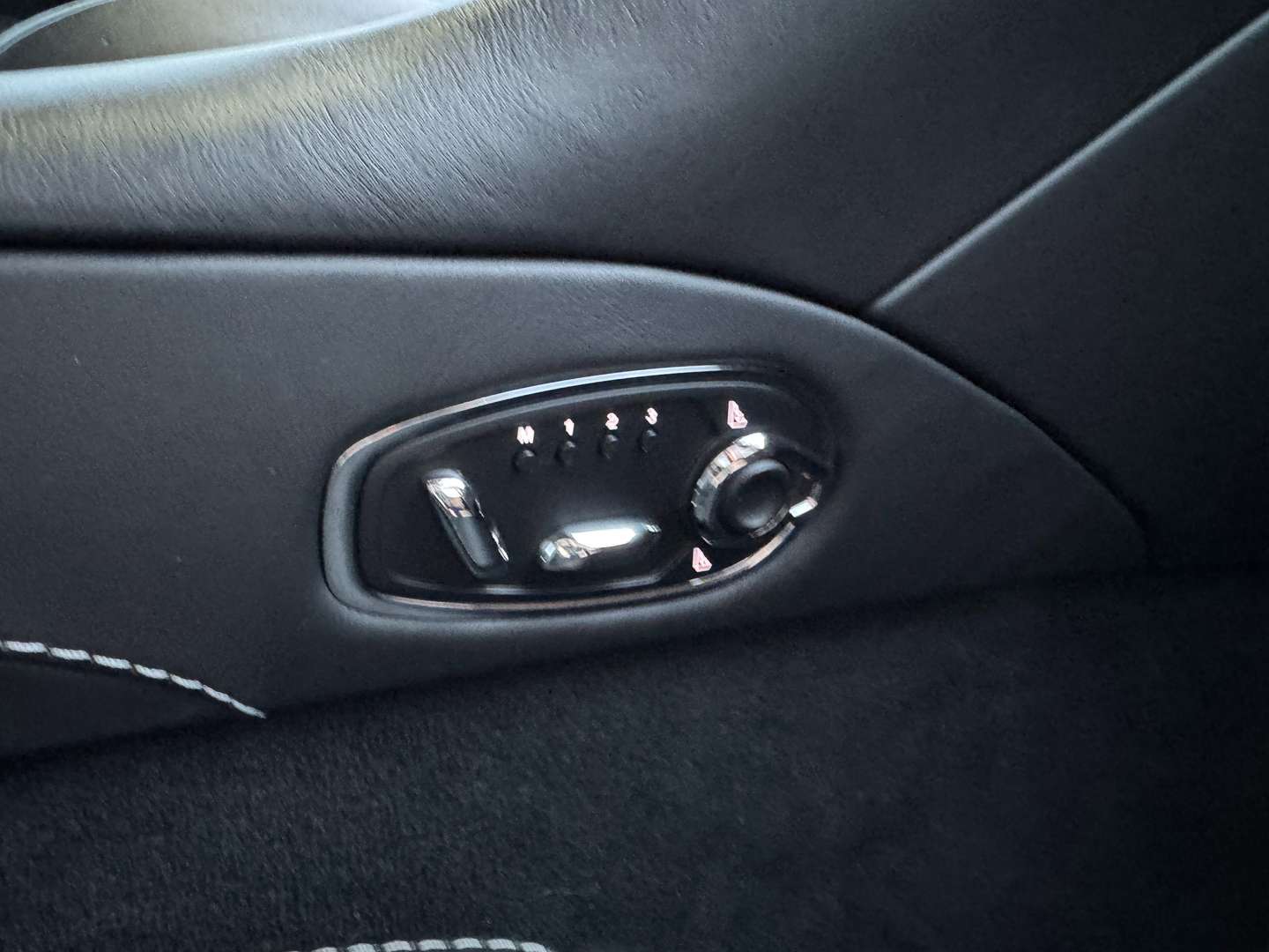 Aston Martin DB11 Coupé V8 - 2019 - Joinsteer - #14