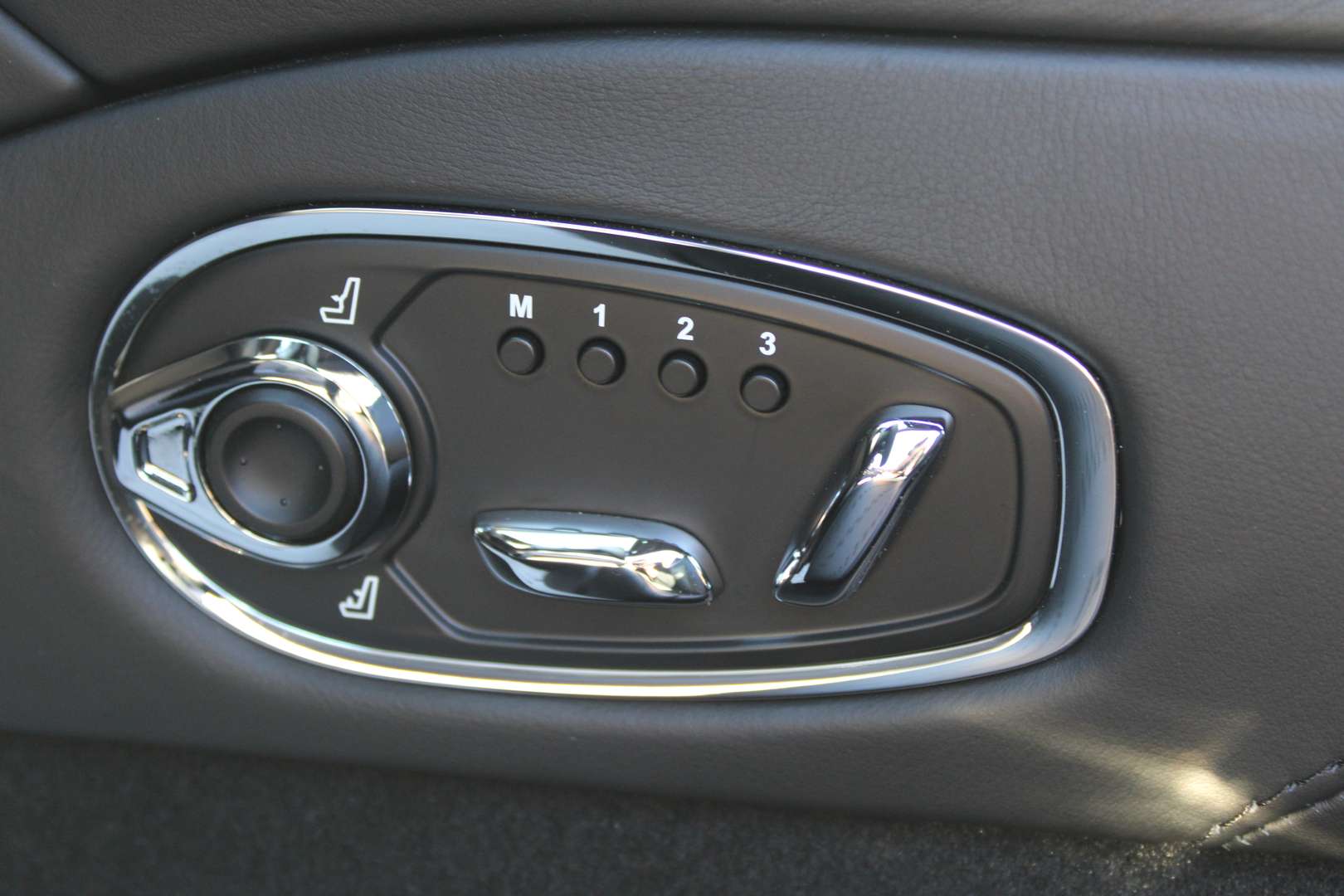 Aston Martin DB11 4.0 V8 BiTurbo - 2020 - Joinsteer - #22