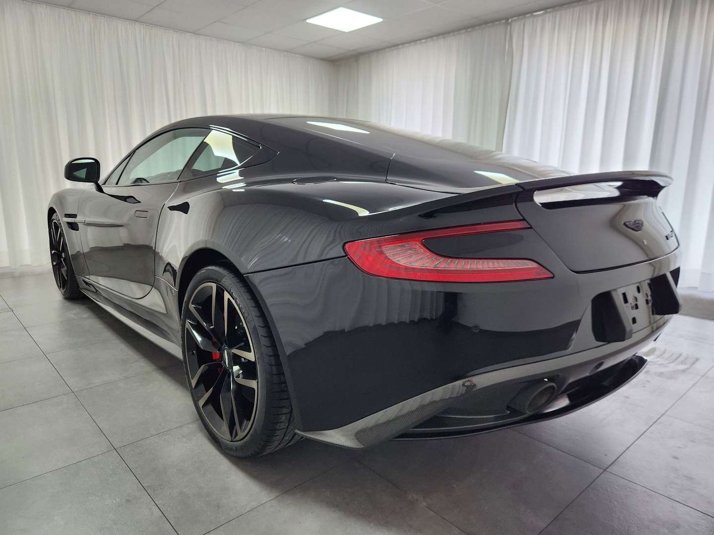 Aston Martin Vanquish 5.9 V12 Carbon Edition - 2017 - Joinsteer - #5