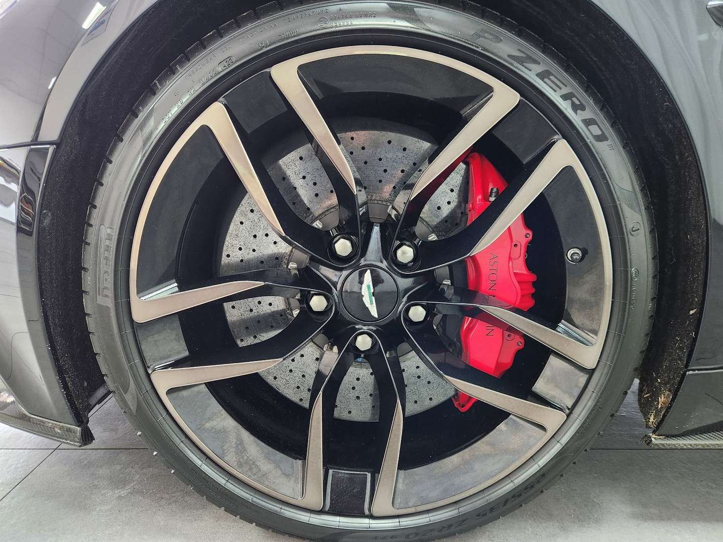 Aston Martin Vanquish 5.9 V12 Carbon Edition - 2017 - Joinsteer - #6