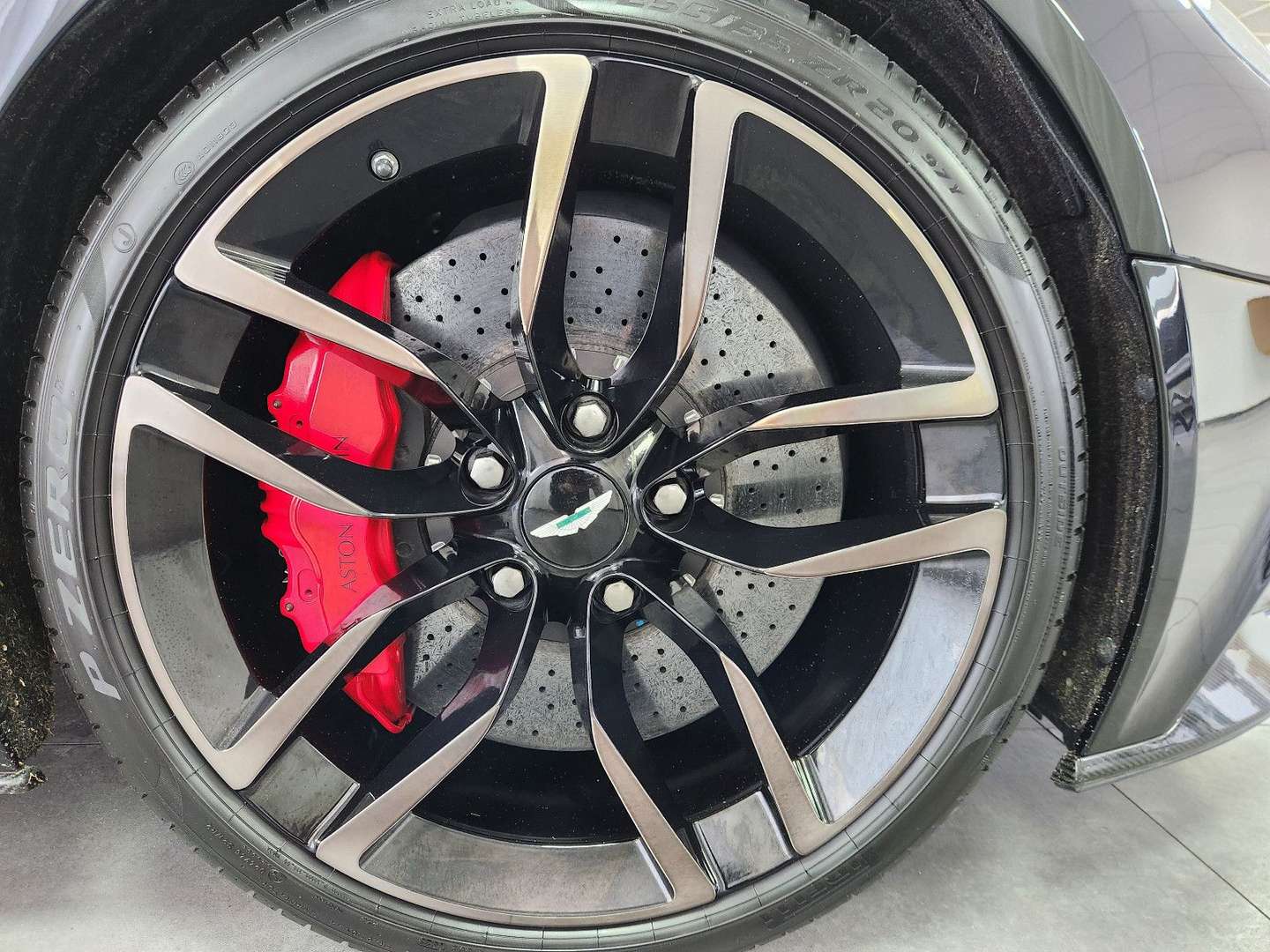 Aston Martin Vanquish 5.9 V12 Carbon Edition - 2017 - Joinsteer - #9