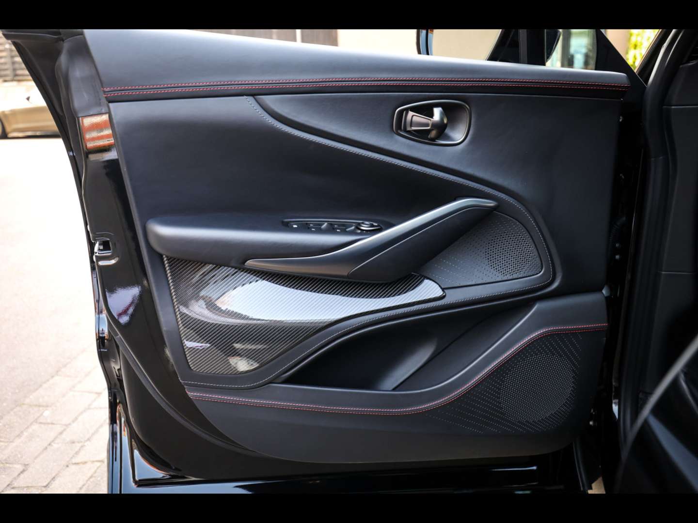 Aston Martin DBX 707 JET BLACK - 2025 - Joinsteer - #9