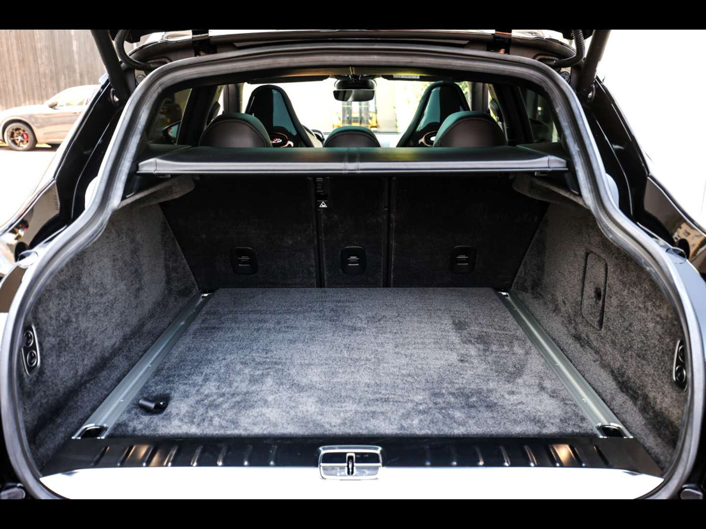 Aston Martin DBX 707 JET BLACK - 2025 - Joinsteer - #15