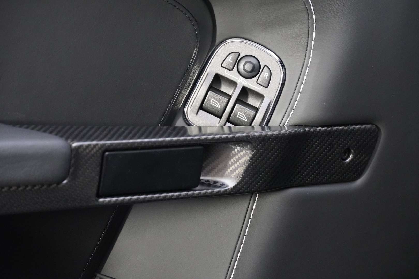 Aston Martin Vantage V12 - 2011 - Joinsteer - #17