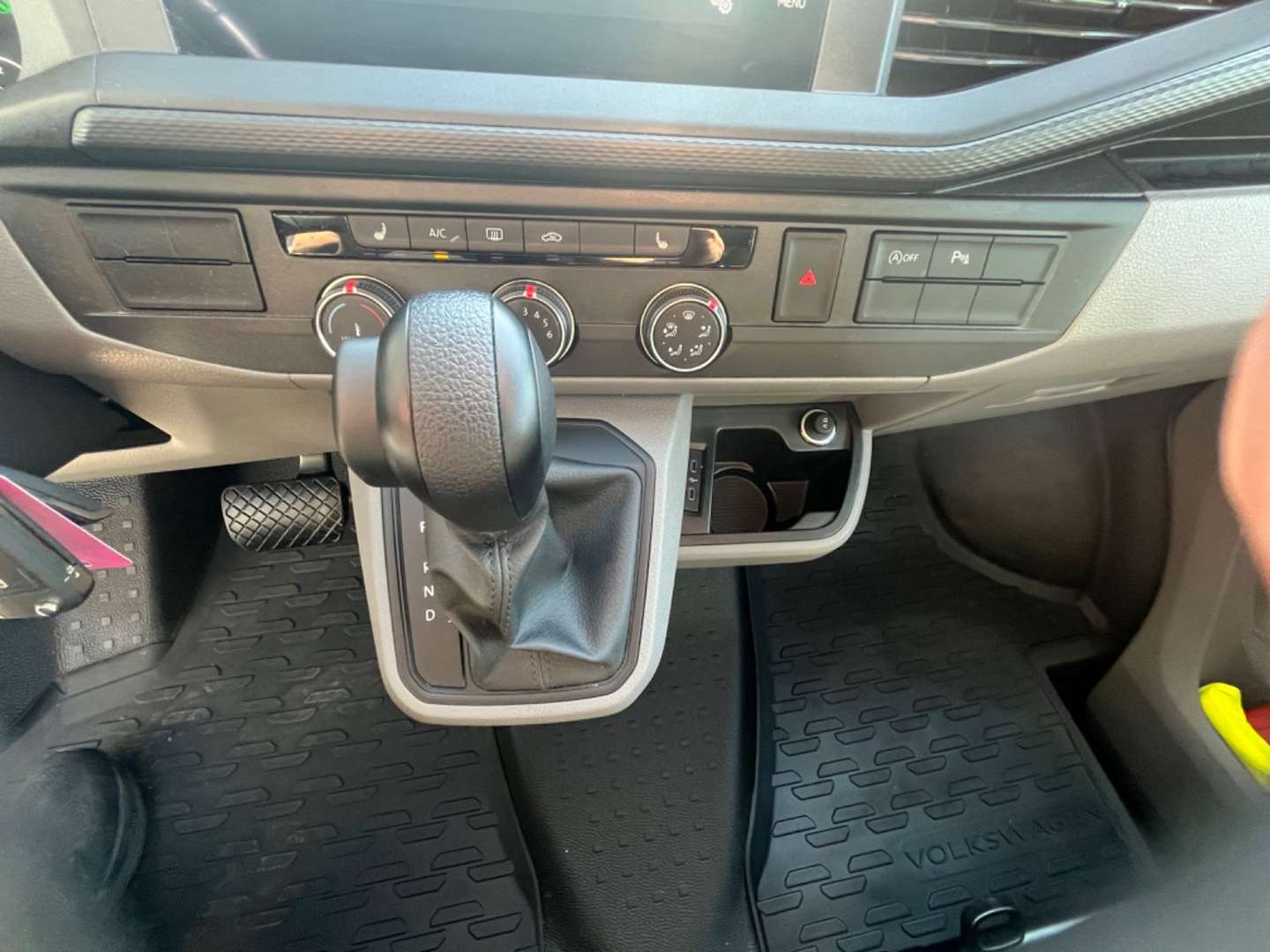 Volkswagen T6 Comfortline - 2023 - Joinsteer - #15