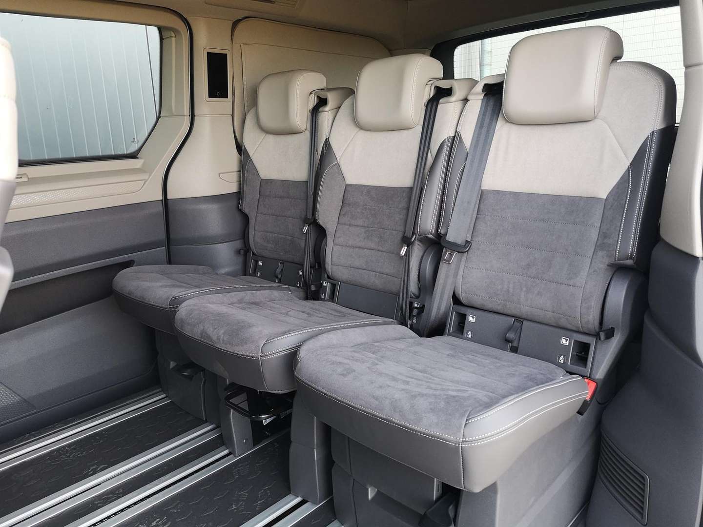 Volkswagen Multivan California Beach Camper TDI - 2025 - Joinsteer - #11