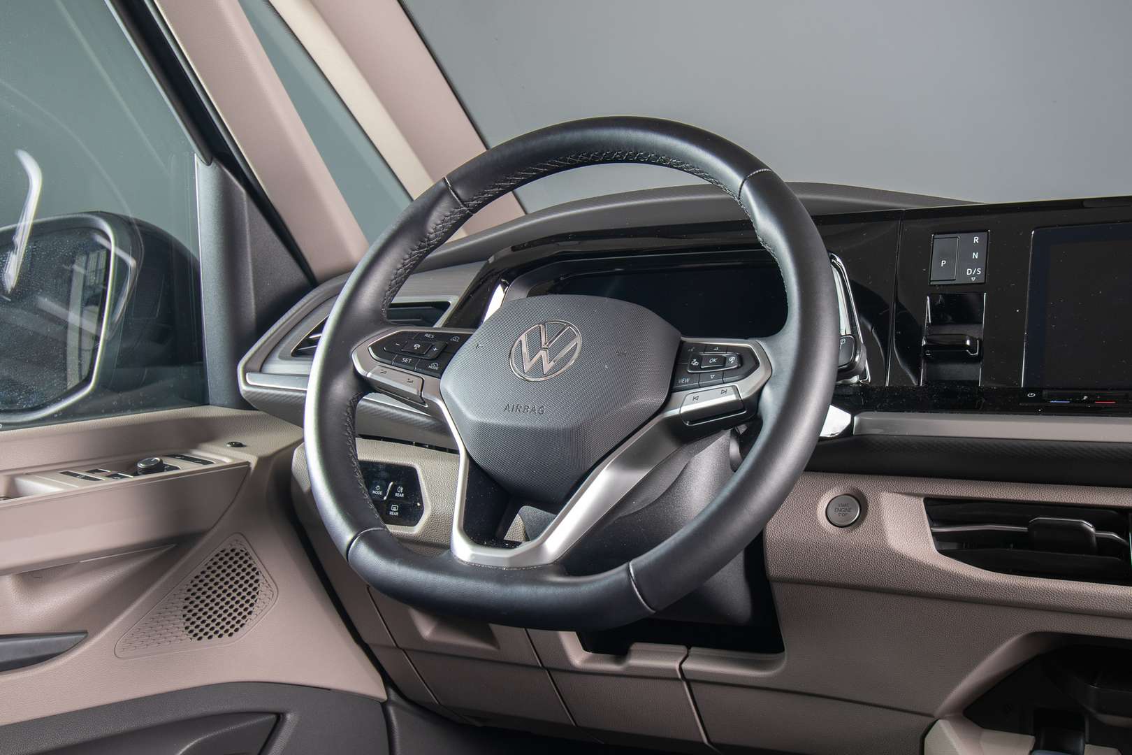 Volkswagen Multivan TDI Life - 2025 - Joinsteer - #12