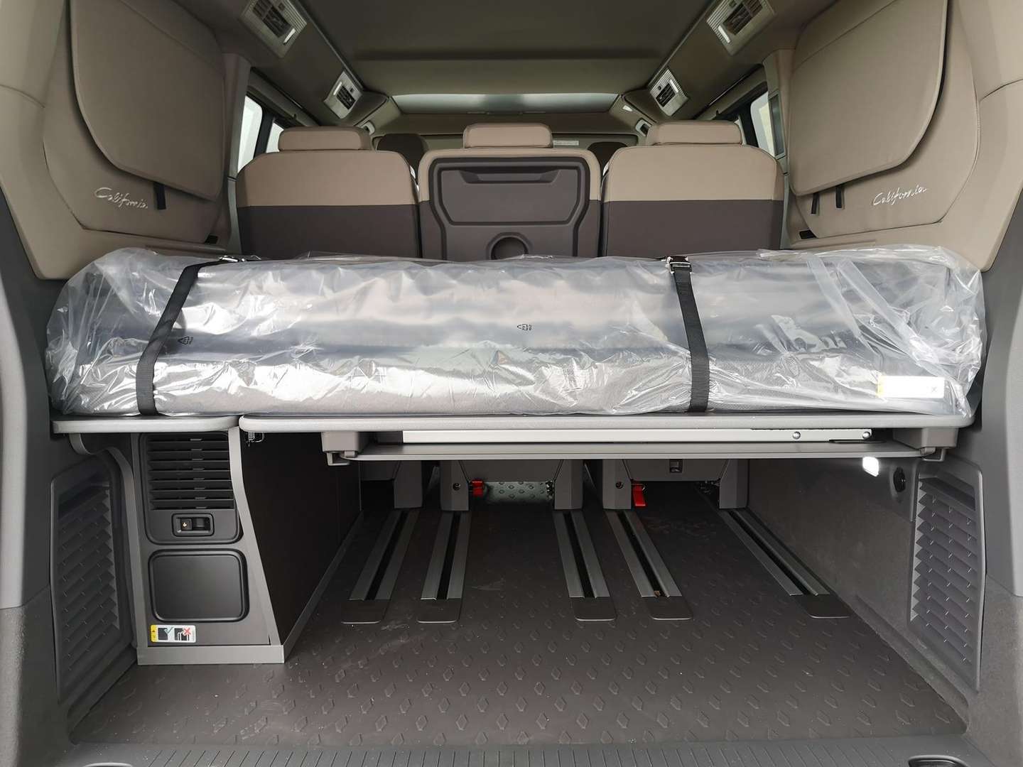 Volkswagen Multivan California Beach TDI - 2025 - Joinsteer - #11