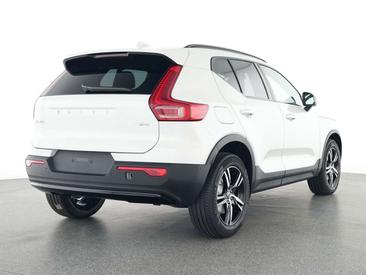 Volvo XC40 B4 Plus — photo 2