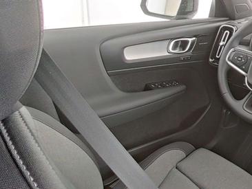 Volvo XC40 B4 Plus — photo 11