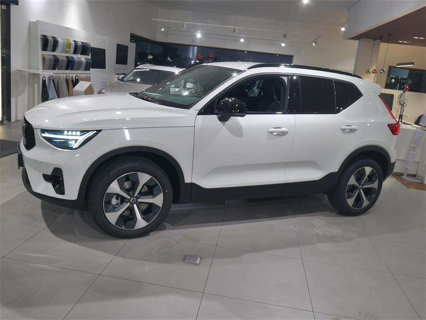 Volvo XC40 B3 Plus - 2026 - Joinsteer - #4