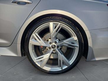 Audi RS6 Avant — photo 14