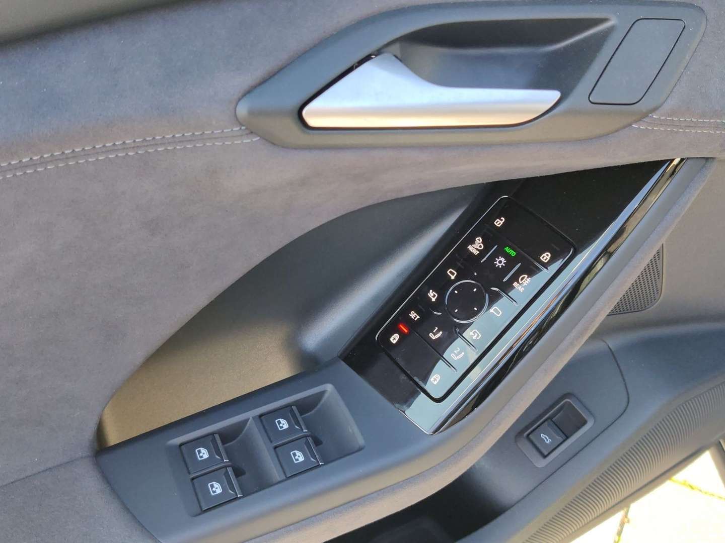 Audi SQ6 E-tron TechPro ExpPro Luft - 2024 - Joinsteer - #12