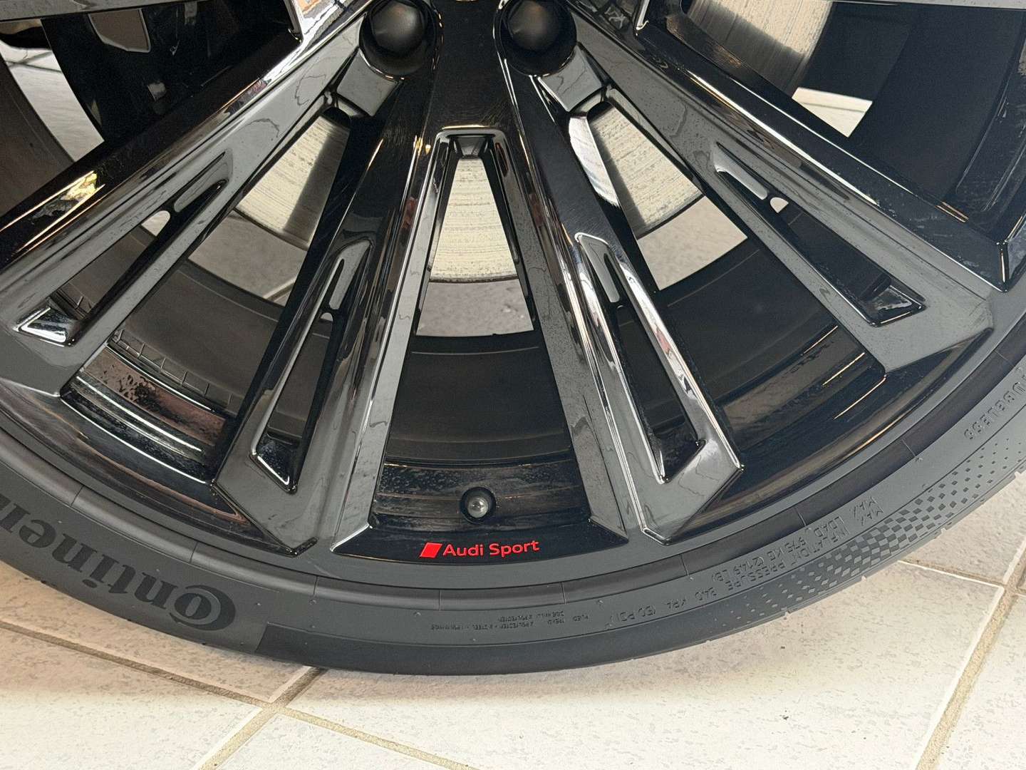 Audi SQ8 EXCLUSIVE ALCANTARA BLACK 4.0 TFSI - 2023 - Joinsteer - #8