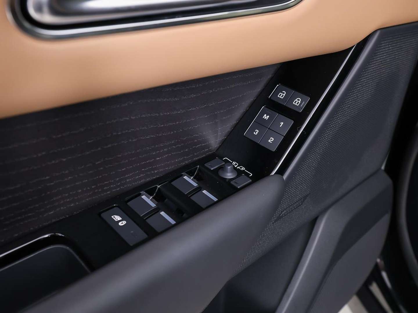 Land Rover Range Rover Velar 2.0 P400e AWD Autobiography PHEV Massage | Head- - 2025 - Joinsteer - #16