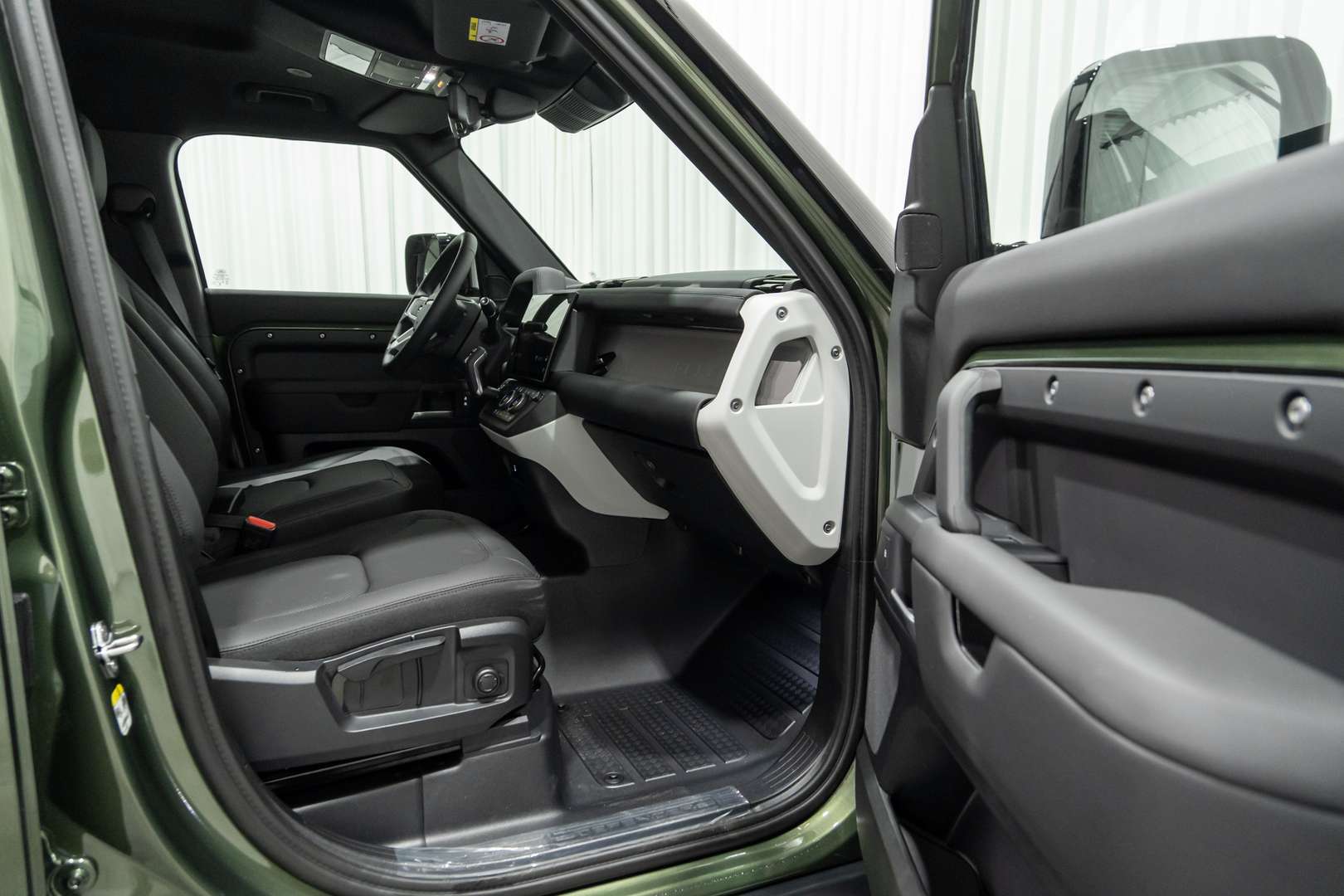 Land Rover Defender 110 D250 S Hard Top Lichte Vracht 3-Zit Trekhaak - 2026 - Joinsteer - #15
