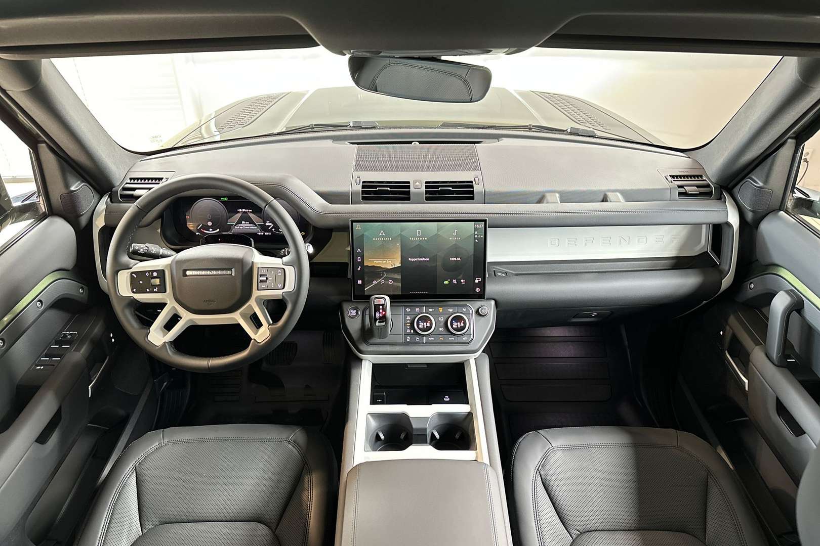 Land Rover Defender 110 Forest Edition 2.0 P300e - 2026 - Joinsteer - #5