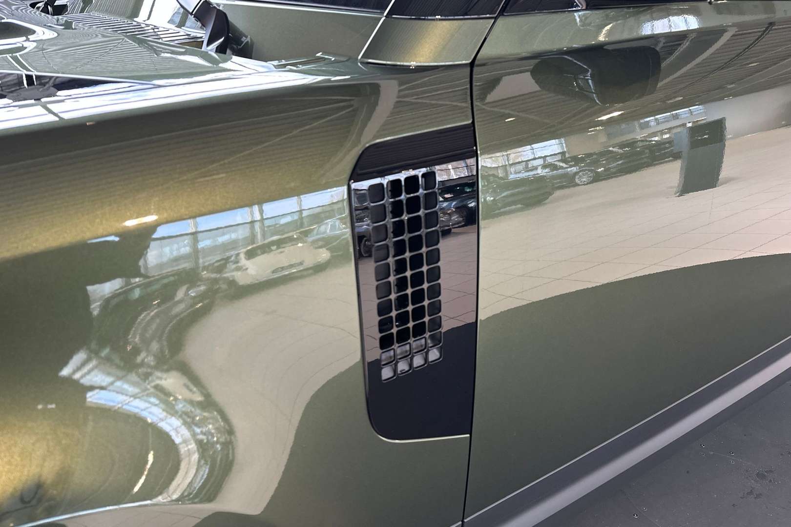 Land Rover Defender 110 Forest Edition 2.0 P300e - 2026 - Joinsteer - #9