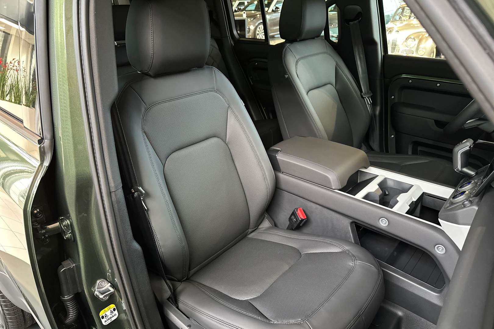 Land Rover Defender 110 Forest Edition 2.0 P300e - 2026 - Joinsteer - #10