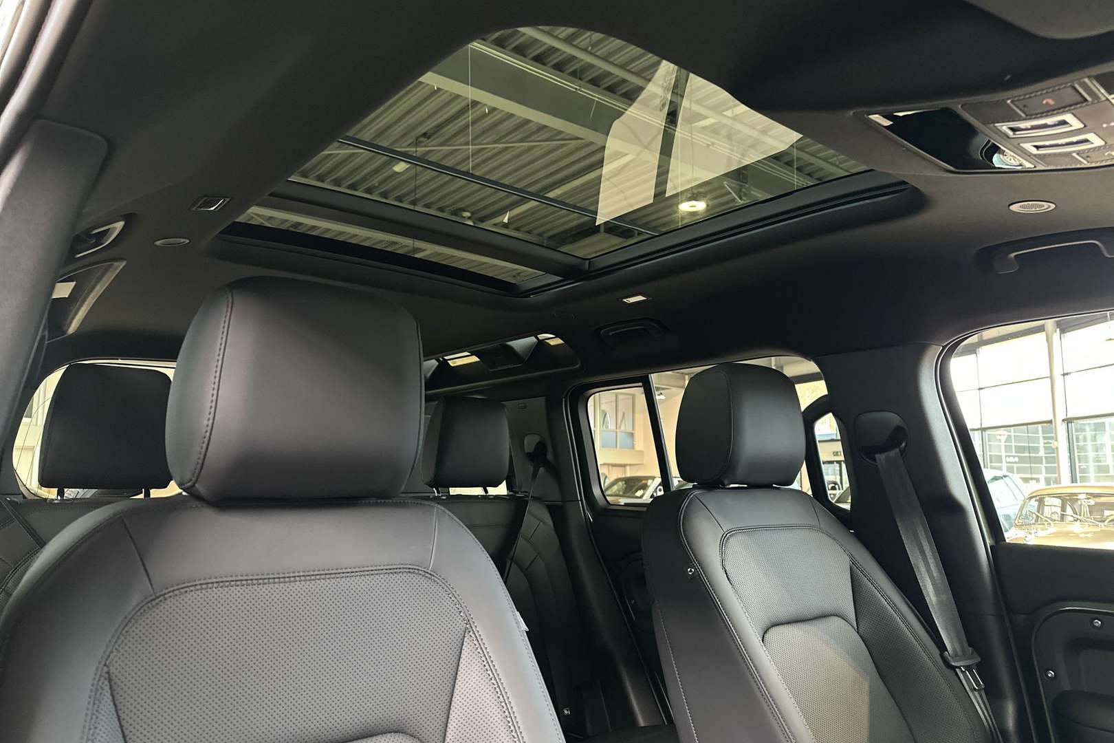 Land Rover Defender 110 Forest Edition 2.0 P300e - 2026 - Joinsteer - #13