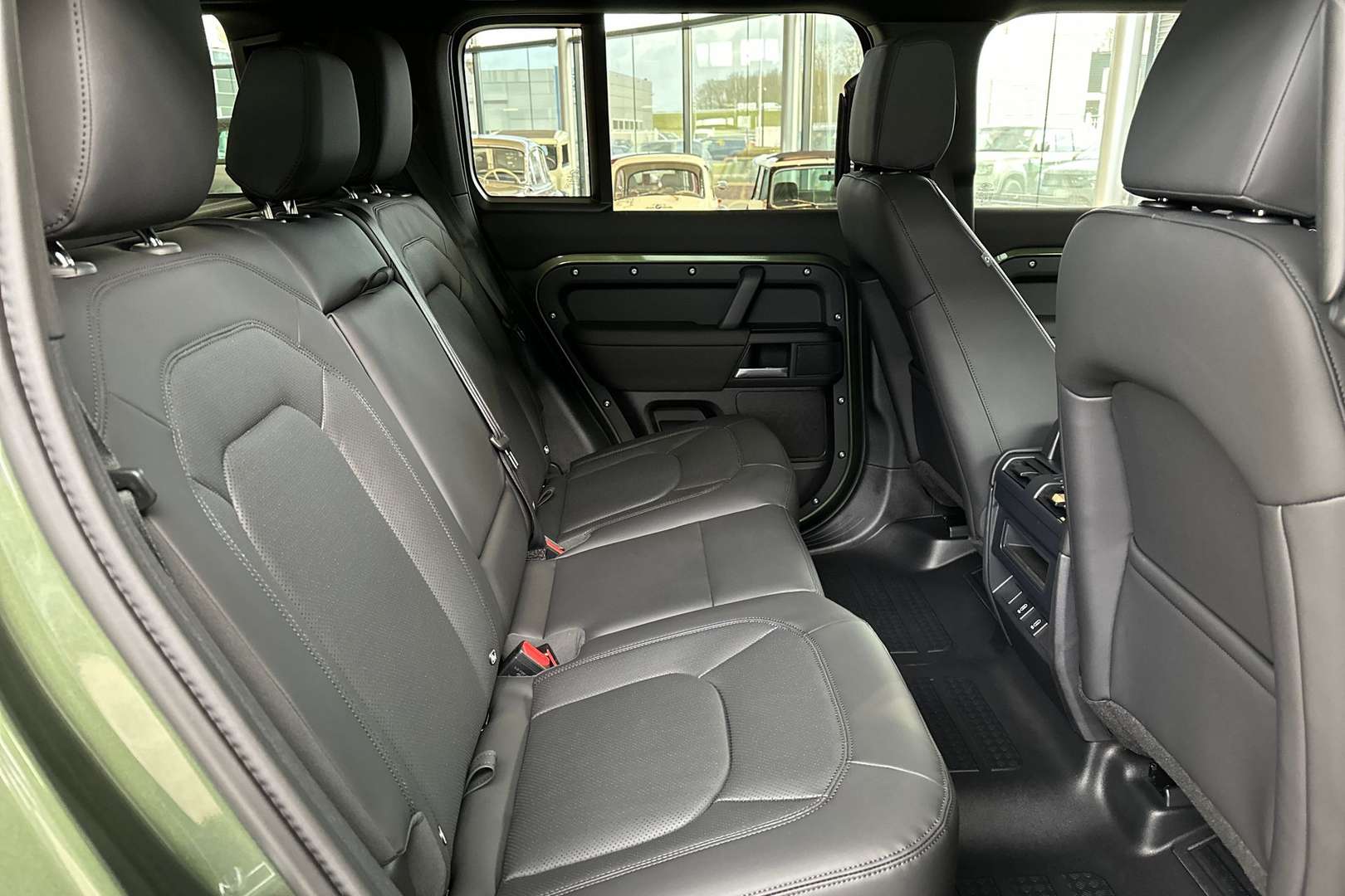 Land Rover Defender 110 Forest Edition 2.0 P300e - 2026 - Joinsteer - #14