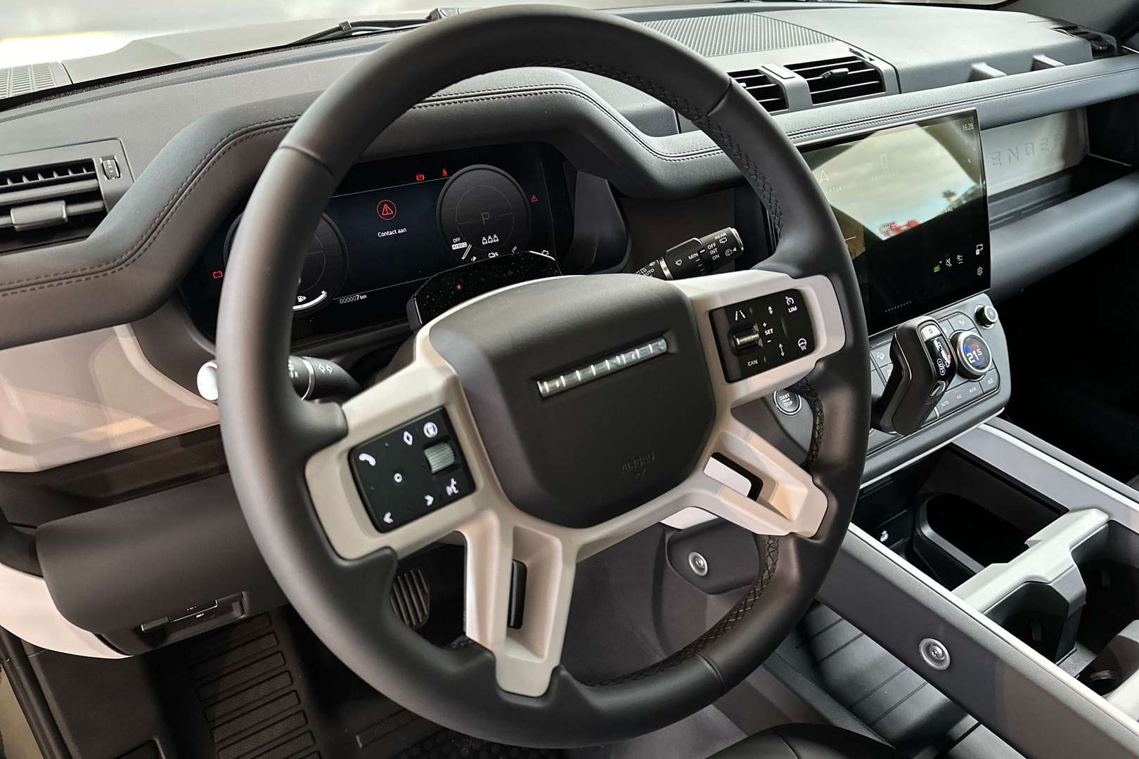 Land Rover Defender 110 Forest Edition 2.0 P300e - 2026 - Joinsteer - #16