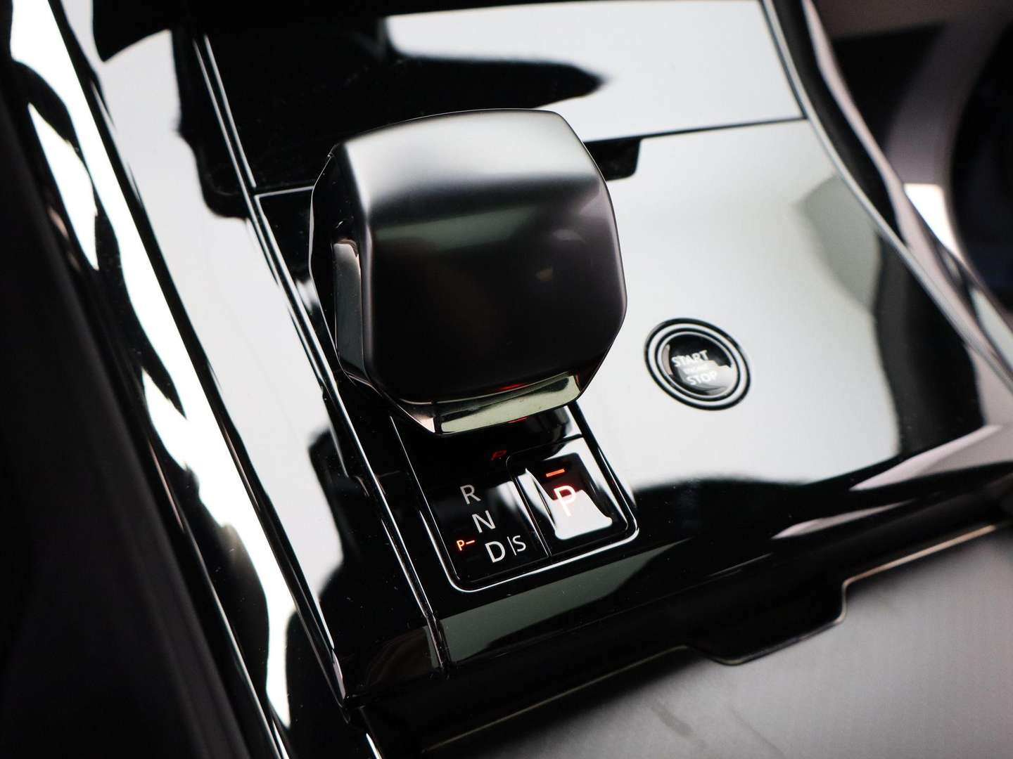 Land Rover Range Rover Sport Carbon 4.4 P635 SV - 2026 - Joinsteer - #17