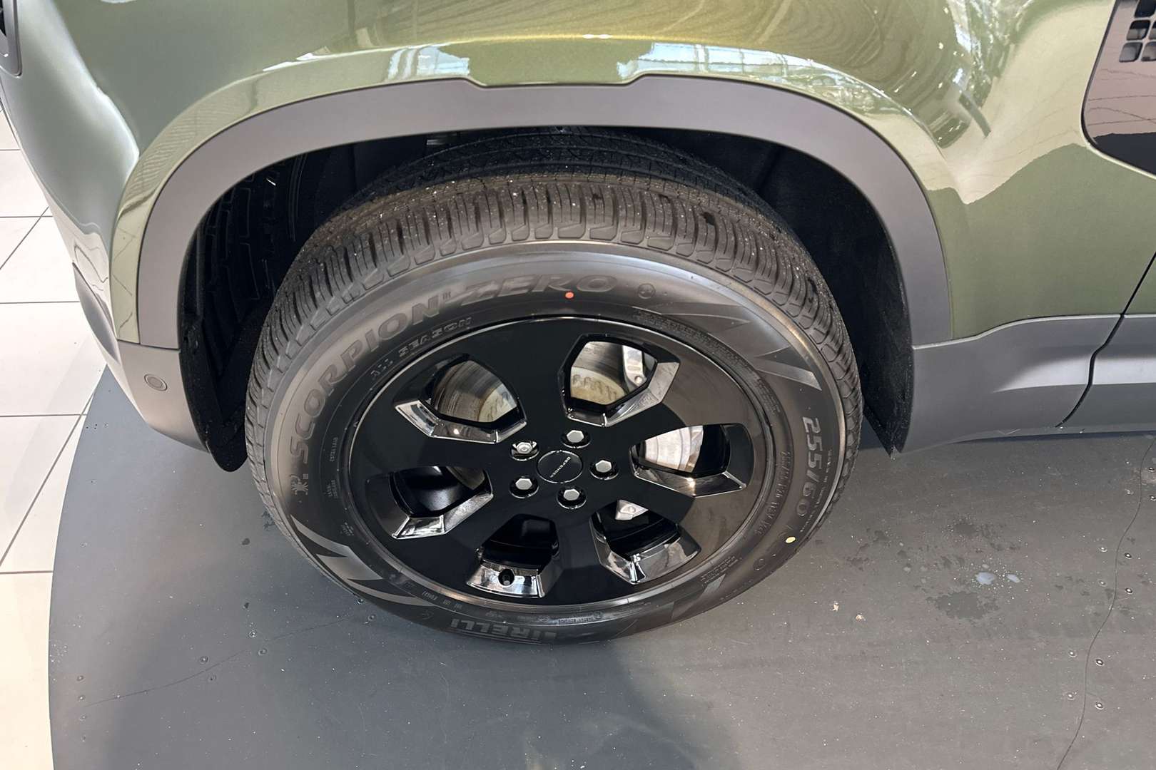 Land Rover Defender 110 Forest Edition 2.0 P300e - 2026 - Joinsteer - #21