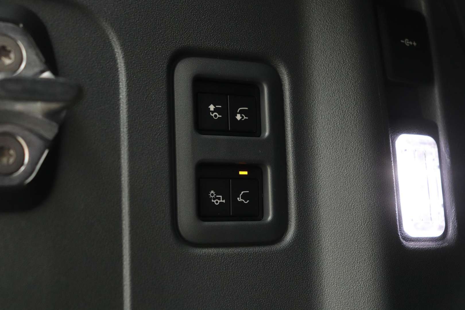 Land Rover Defender 110 Dynamic SE Edition P300e - 2026 - Joinsteer - #13