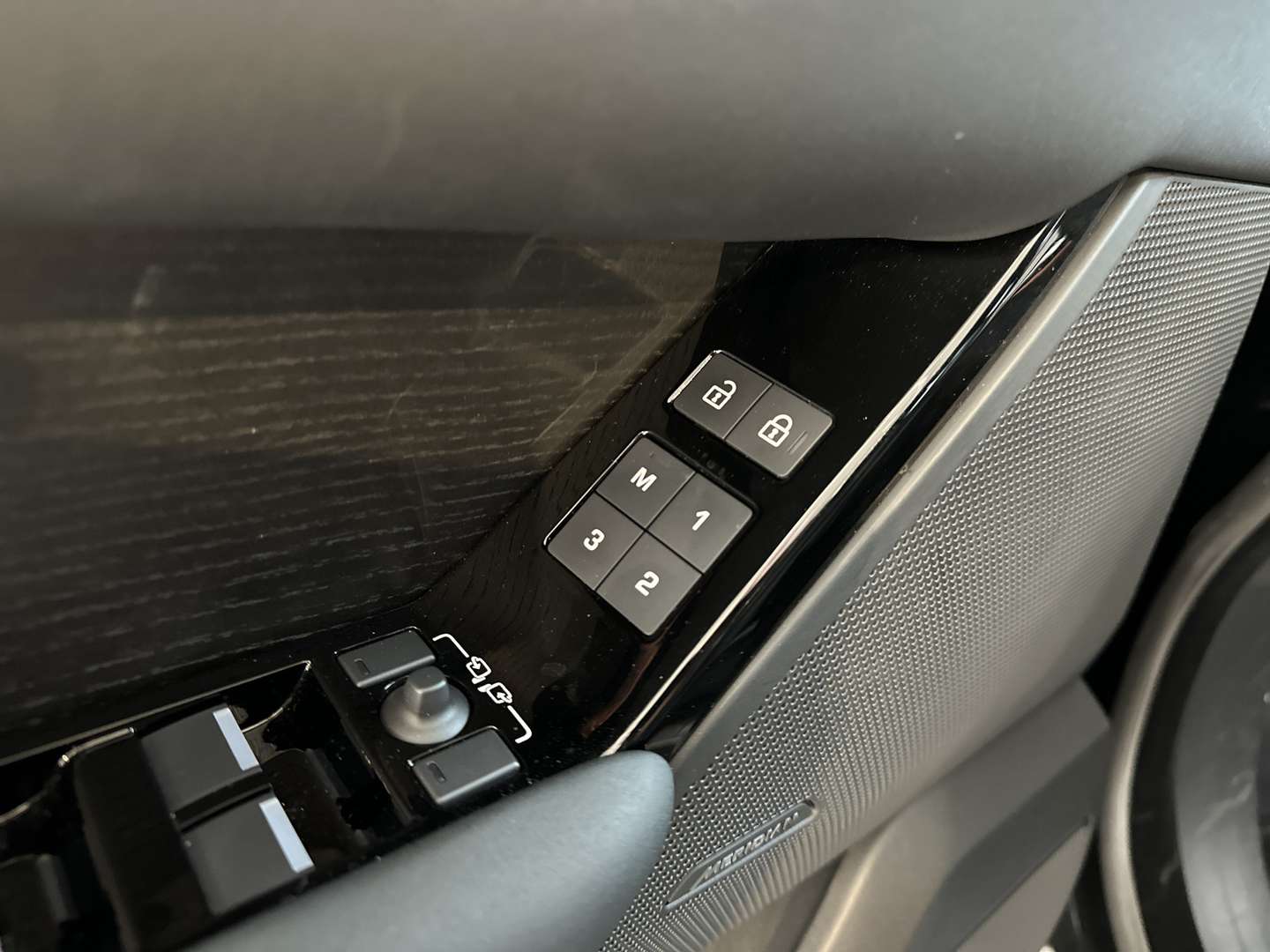 Land Rover Range Rover Velar P400e AWD Dynamic Edition PHEV Panorama | Black - 2025 - Joinsteer - #12