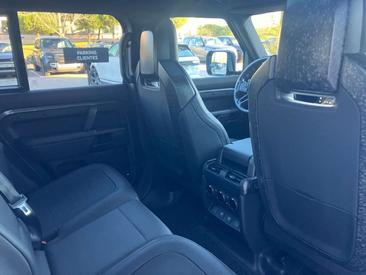 Land Rover Defender 110 Octa Edition One AWD Aut. 4.4 V8 MHEV — photo 22
