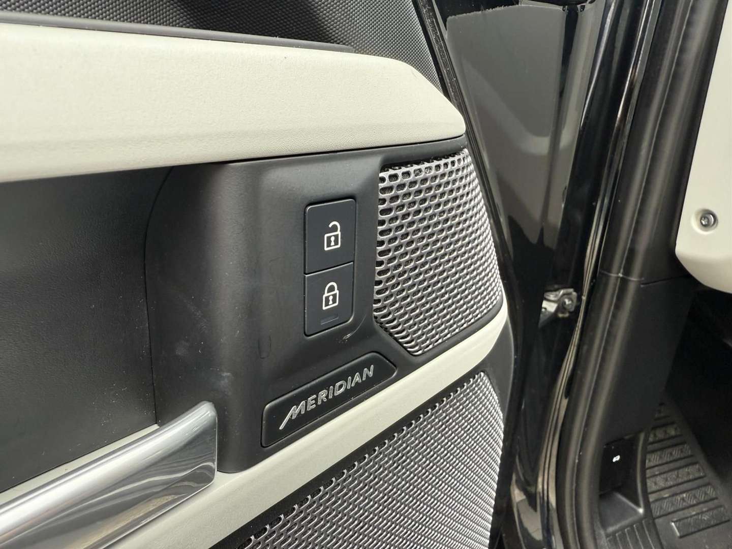 Land Rover Defender 110 SE 3.0 D200 MHEV Auto - 2024 - Joinsteer - #9