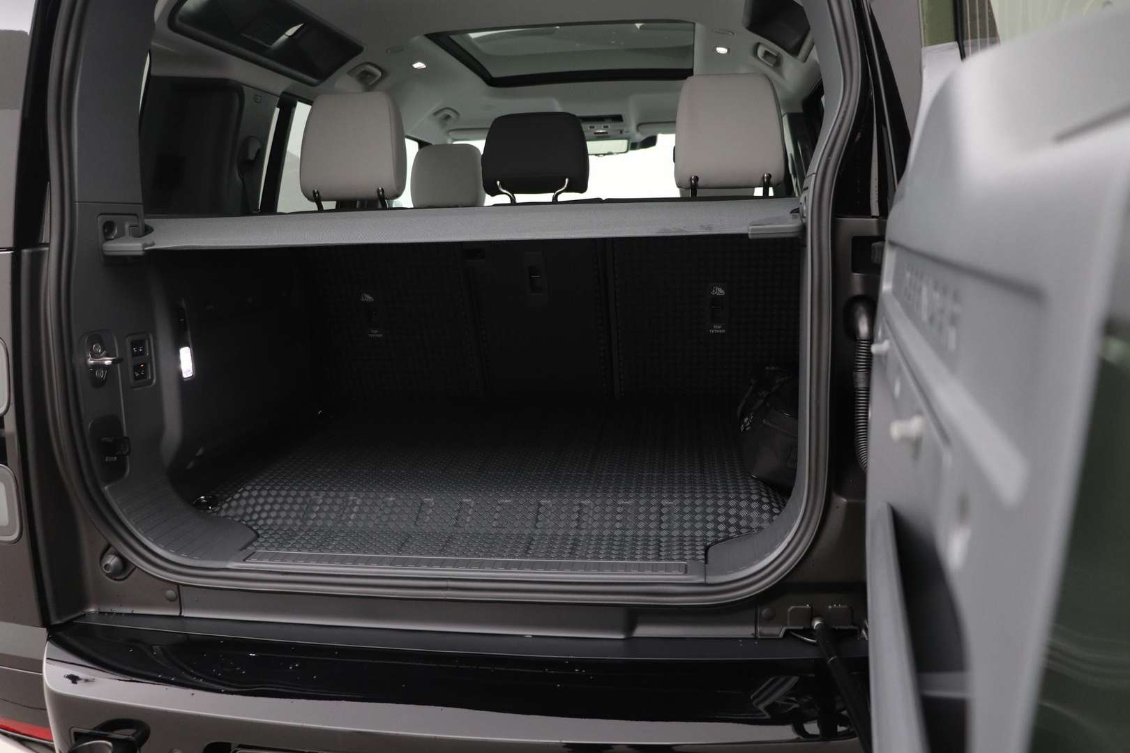 Land Rover Defender 110 Dynamic SE Edition P300e - 2026 - Joinsteer - #45