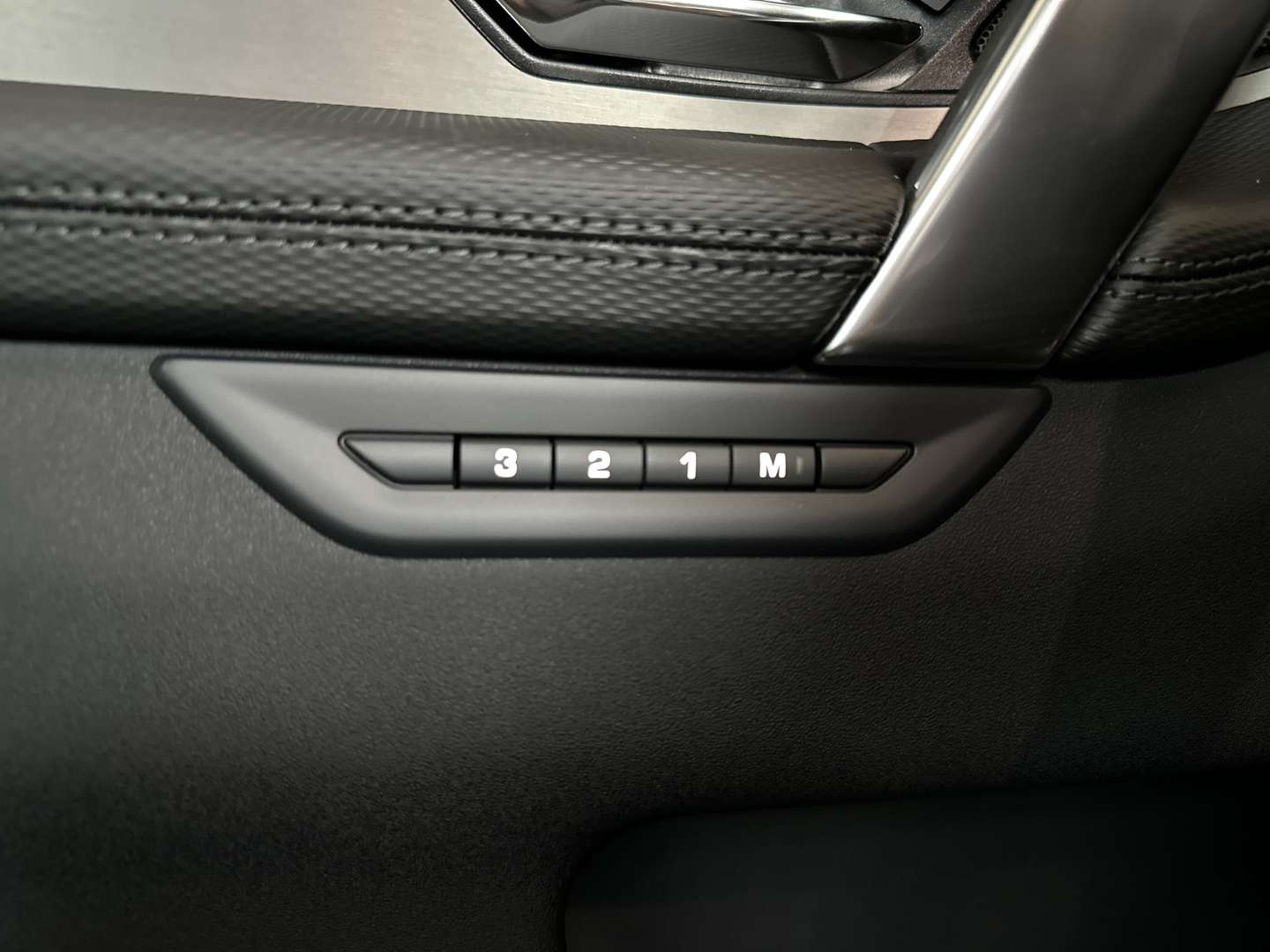 Land Rover Discovery Sport BUSINESS LANDMARK EDITION P270E - 2026 - Joinsteer - #12