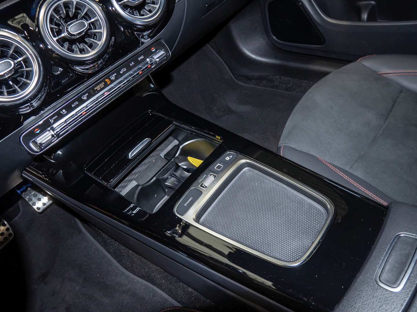 Mercedes CLA 200 Coupé 200 Premium - 2024 - Joinsteer - #13