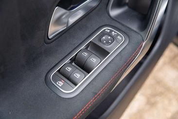 Mercedes CLA Shooting Break 180 AMG Line — photo 35