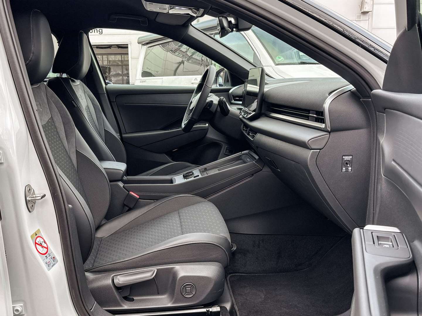 Volkswagen T-Roc R-Line - 2026 - Joinsteer - #8