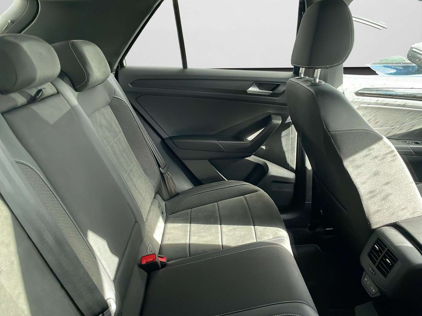 Volkswagen T-Roc R-Line - 2025 - Joinsteer - #4