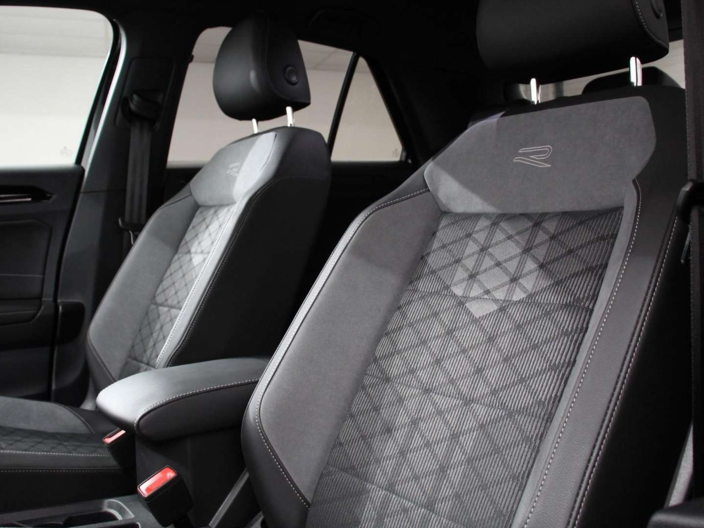 Volkswagen T-Roc R-Line - 2025 - Joinsteer - #8