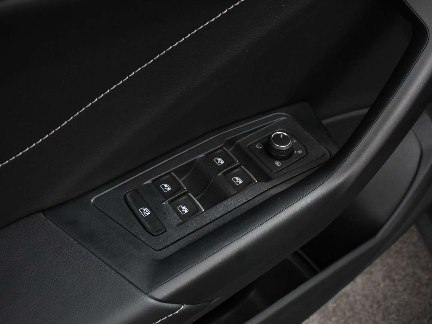 Volkswagen T-Roc R-Line - 2025 - Joinsteer - #10