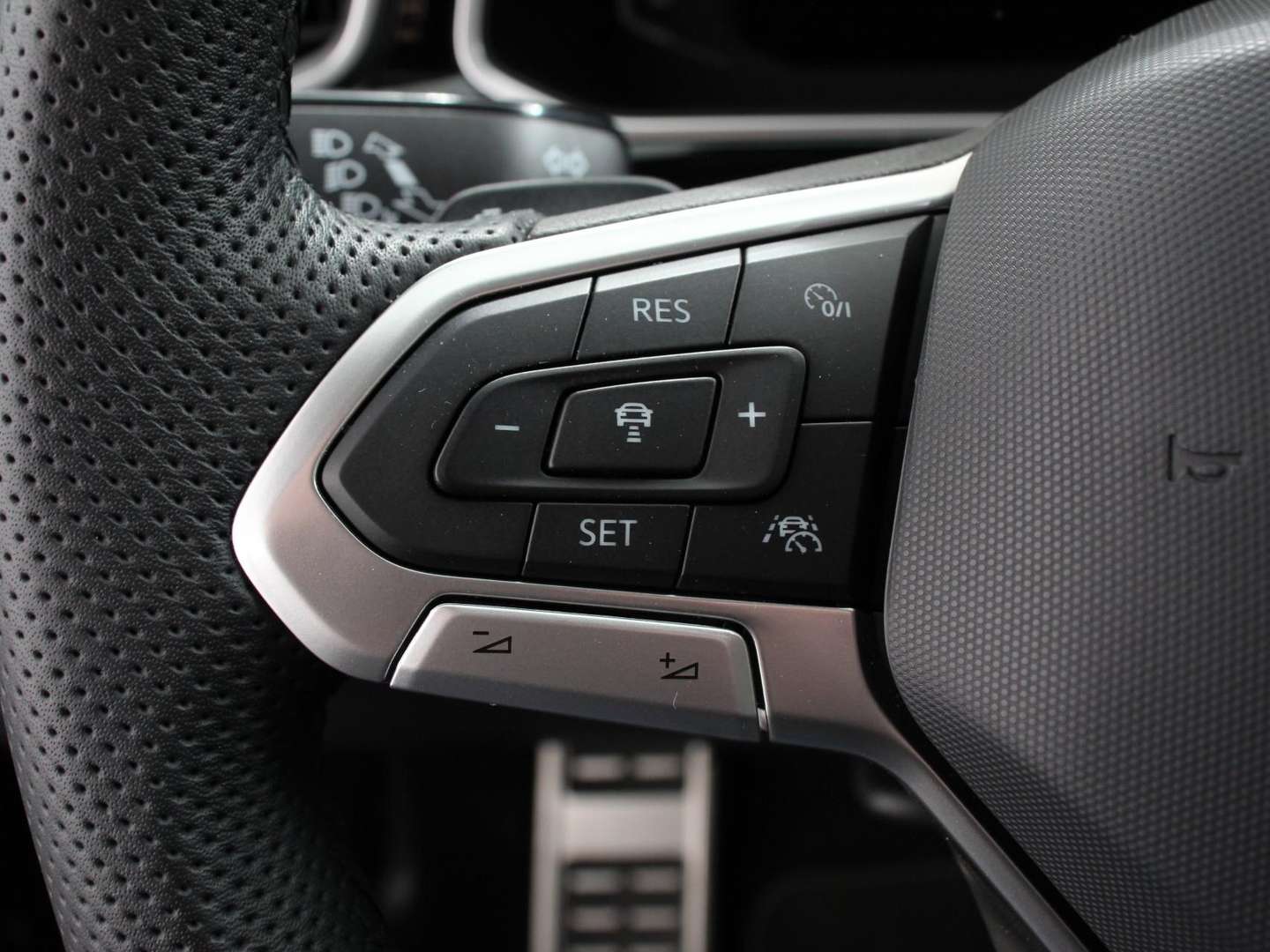 Volkswagen T-Roc R-Line - 2025 - Joinsteer - #12