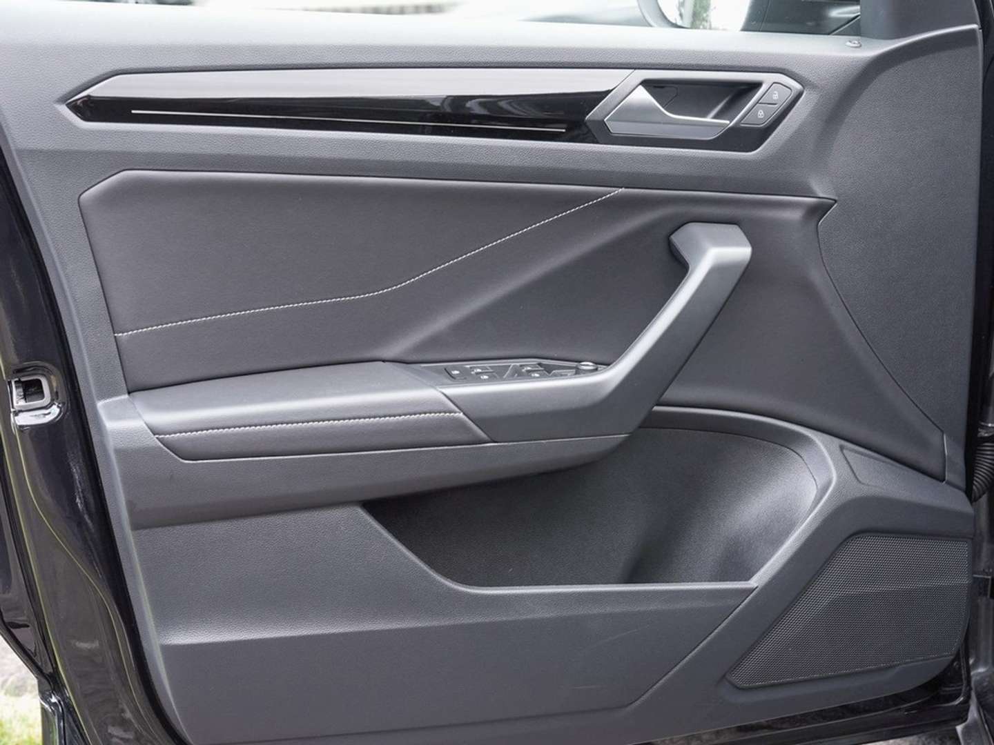 Volkswagen T-Roc R-Line - 2025 - Joinsteer - #17