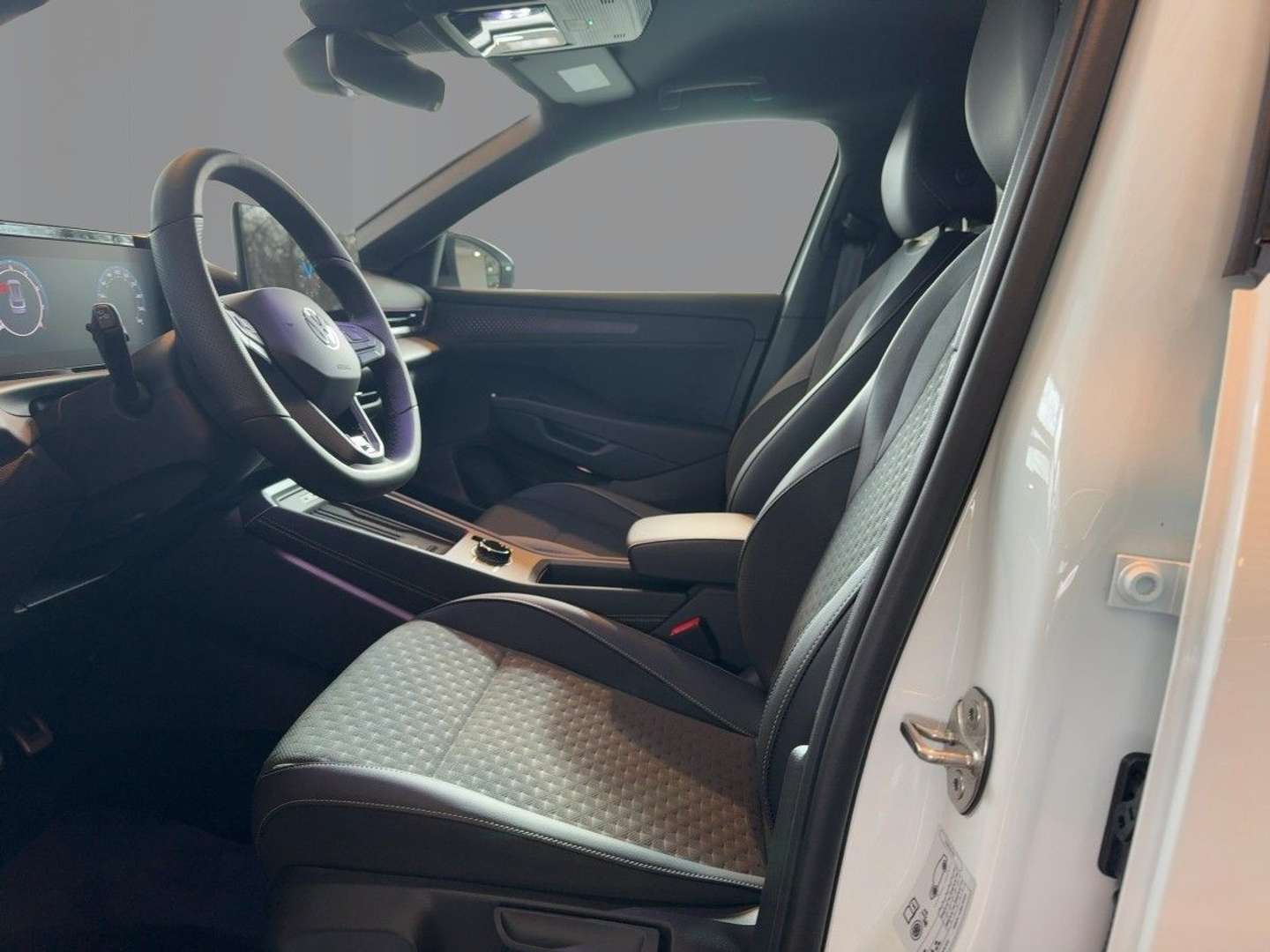 Volkswagen T-Roc R-Line - 2025 - Joinsteer - #7