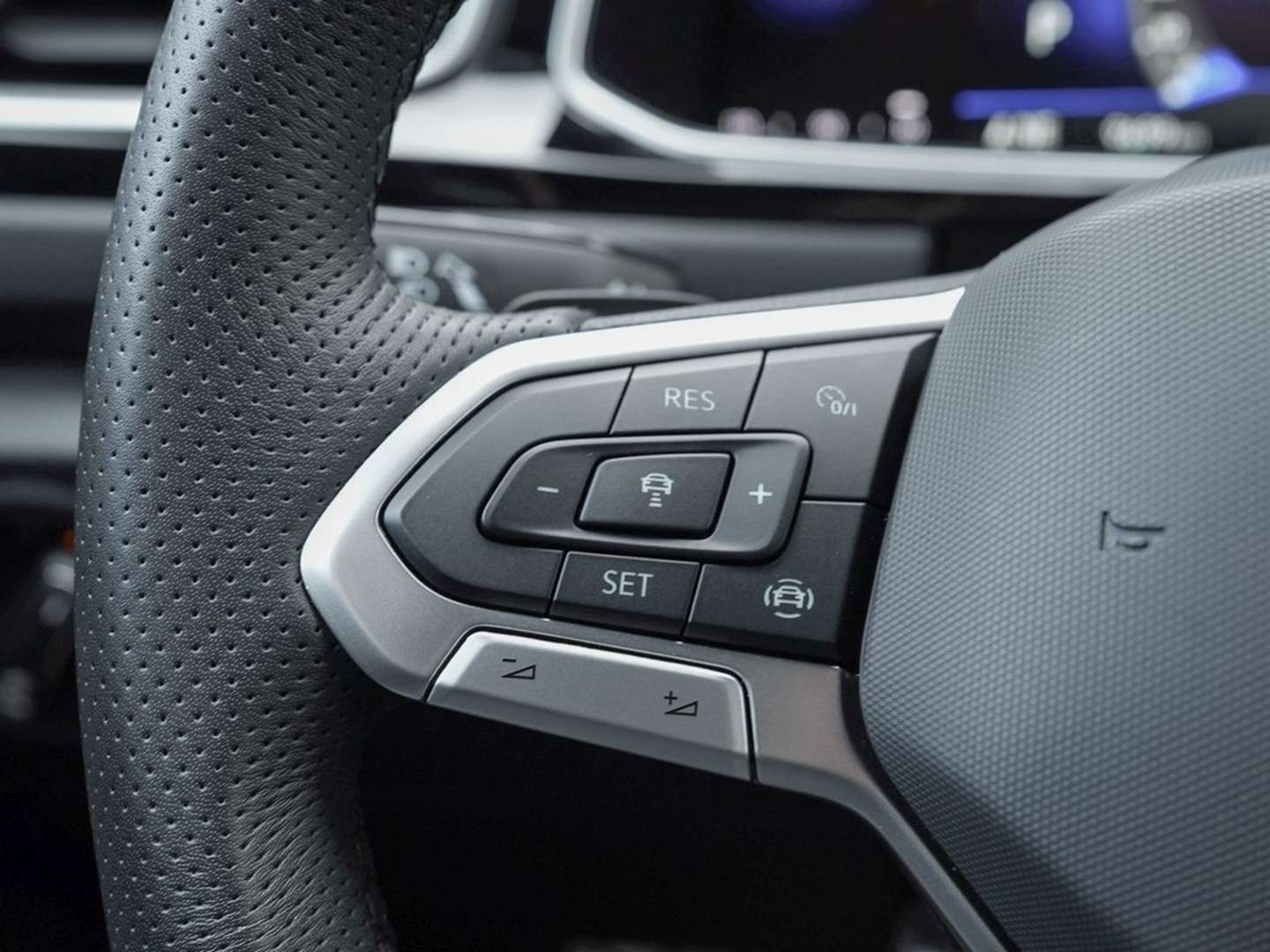 Volkswagen T-Roc R-Line - 2025 - Joinsteer - #18